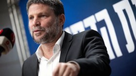 الصهيوني سموتريتش: سأسقط الحكومة إذا لم نعد للقتال في غزة