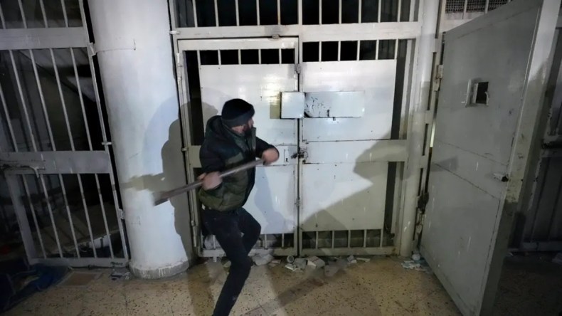 القبض على “مُعطل” كاميرات المراقبة بسجن صيدنايا