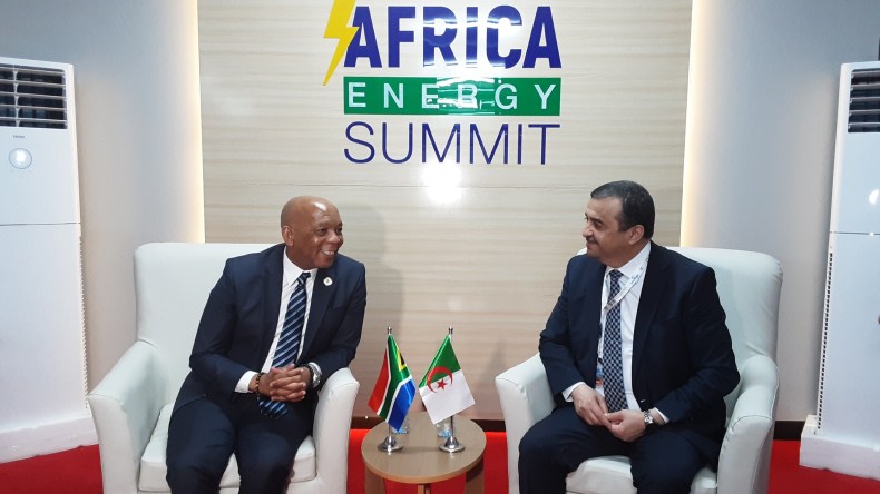 الجزائر وجنوب إفريقيا تبحثان فرص الاستثمار في قطاع المحروقات