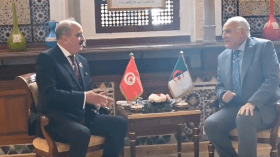 عطاف يبحث مع نظيره التونسي آفاق الإرتقاء بعلاقات الشراكة بين البلدين