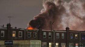 كارثة جوية جديدة.. قتلى في تحطم طائرة فوق حي سكني في فيلادلفيا