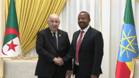 رئيس الوزراء الإثيوبي يقود السيارة شخصيا برفقة الرئيس تبون (فيديو)