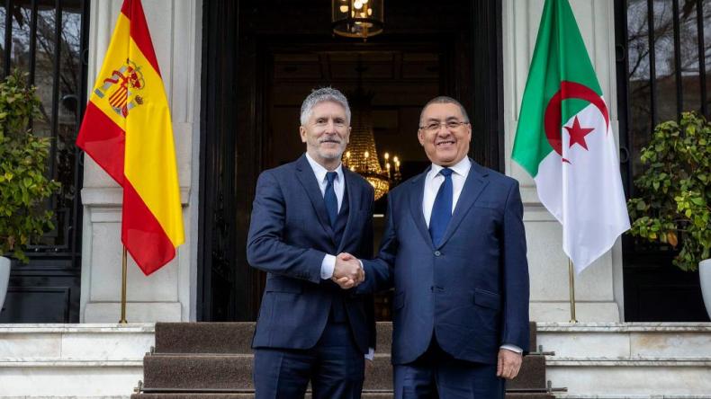 مراد يُجري محادثات ثنائية مع نظيره الإسباني