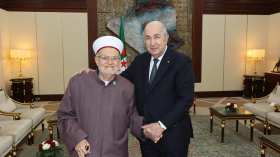 الرئيس تبون يستقبل الشيخ عكرمة صبري خطيب المسجد الأقصى (فيديو)