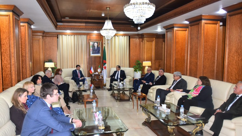 عرقاب يلتقي وزير البيئة التشيكي لبحث تعزيز التعاون في هذه المجالات