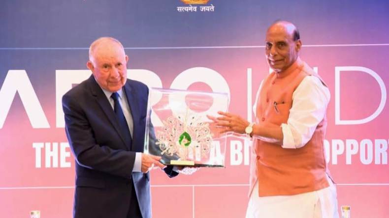 الفريق أول شنقريحة يُستقبل من طرف وزير الدفاع الهندي (صور)