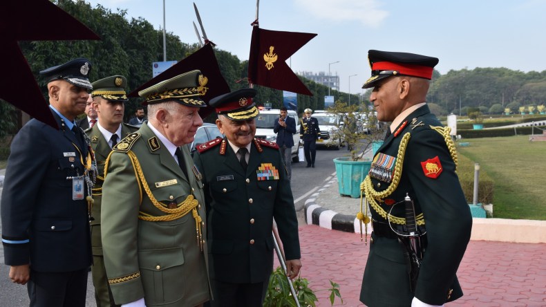 الفريق أول شنڨريحة يواصل زيارته الرسمية إلى الهند