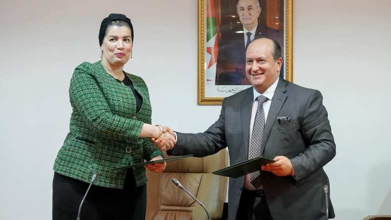 برنامج لتمكين الأسر المنتجة من دعم المؤسسات الصناعية “من البيت”