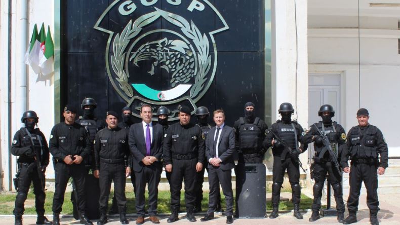 جمهرة العمليات الخاصة للشرطة “GOSP” تستعرض خبراتها أمام وفد بريطاني (صور)