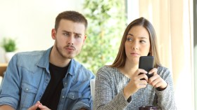 الزوج الشكاك ينافس المرأة في اختلاق الأوهام