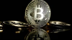 “بيتكوين” تسجّل أدنى مستوى لها في أكثر من 03 أشهر