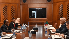 عطاف يجري محادثات ثنائية مع نظيره الصومالي (فيديو)