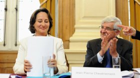 جان بيير شوفنمان وسيغولين روايال يحاكمان ديمقراطية فرنسا