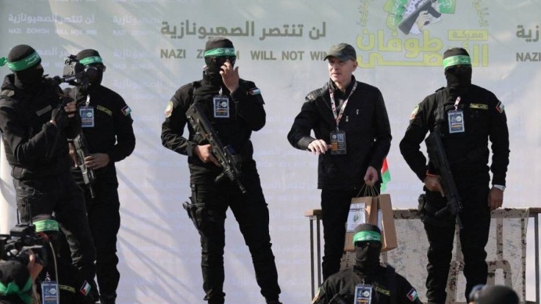 لهذا السبب أعطت كتائب القسام هديّتين للأسير كيث سيغال!