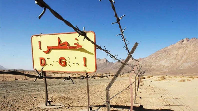 باريس ملزمة بتطهير مواقع تفجيراتها النووية في الجزائر