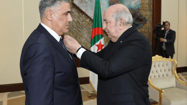Le ministre de l’Habitat décoré par le président Tebboune (VIDEO)