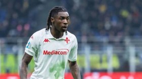 بِالفيديو: سقوط لاعب على الأرض مغشيا عليه في إيطاليا