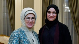 أول صورة رسمية لزوجة الشرع إلى جانب حرم أردوغان