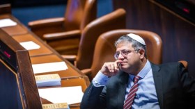 “مجرد أوغاد يتسترون خلف التوراة”.. شقيق أسير إسرائيلي يهاجم بن غفير وحزبه 