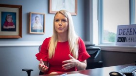 متحدثة البيت الأبيض تناقض ما قاله ترامب.. هل بدأ التراجع عن الفكرة المجنونة؟