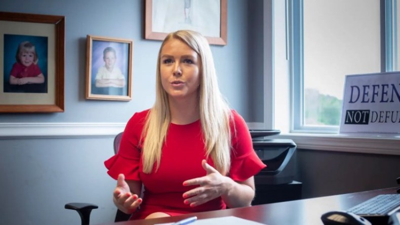 متحدثة البيت الأبيض تناقض ما قاله ترامب.. هل بدأ التراجع عن الفكرة المجنونة؟