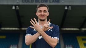 الجزائري “نغلي” أغلى لاعب في تاريخ نادي ميلوول الإنجليزي