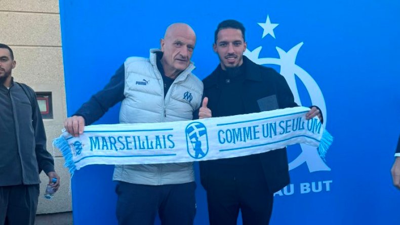 بِالفيديو: جمهور جزائري غفير لحظة قدوم بن ناصر إلى مرسيليا