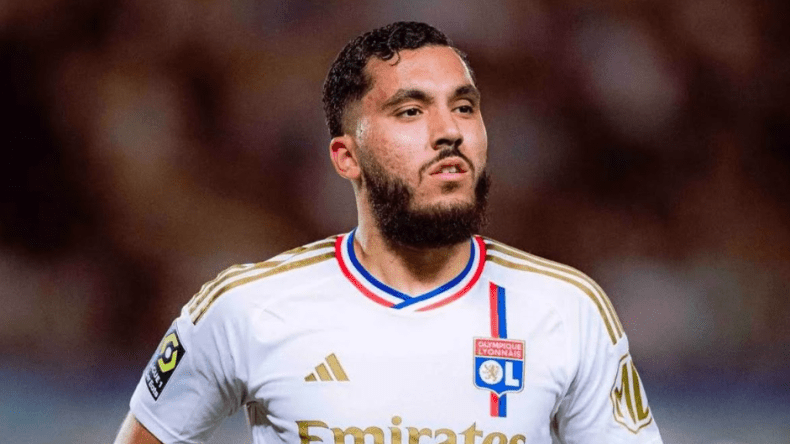 نادي ليون يرفض عرضا من دورتموند لضم ريان شرقي