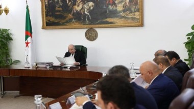 Tebboune réduit de trois ans l’âge de départ à la retraite pour les enseignants