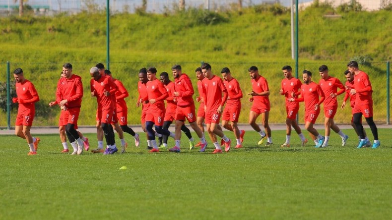 شباب بلوزداد يعتلى صدارة الترتيب