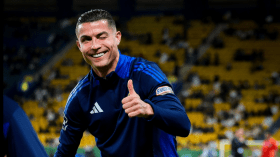 بالفيديو.. رونالدو يتفاعل مع شبيهه قبل انطلاق مباراة الاتفاق