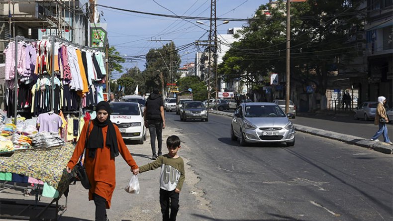 غزة تستأنف حياتها