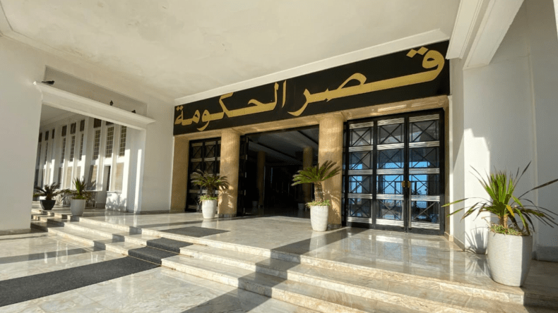 إنهاء مهام وزير المالية وإعادة وزارة الإنتاج الصيدلاني إلى التشكيلة الحكومية