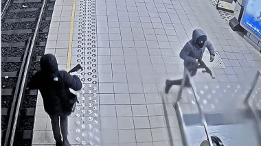 Deux hommes lourdement armés recherchés à Bruxelles (Vidéo)