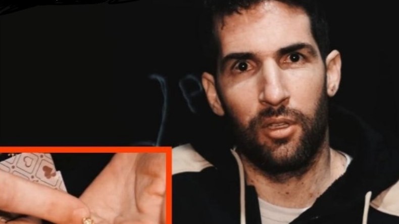 بالفيديو.. هذا ما قاله الأسير الذي أهدته القسّام قرطين من الذهب لابنته!