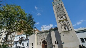 إحباط مخطط المخزن للاستحواذ على مساجد بفرنسا