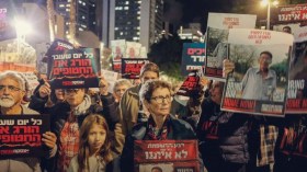 “لا أثق بنتنياهو”.. والدة أسير لدى المقاومة تستنجد بترامب