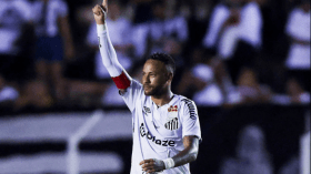 بالفيديو.. نيمار يسجل هدفا خرافيا مع نادي سانتوس