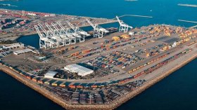 المنشآت المينائية الضخمة بالجزائر تغري الإيطاليين