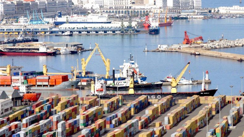 وزارة النقل .. اقتناء عتاد جديد لتطوير عمل الموانئ الجزائرية