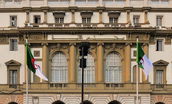 Le Conseil de la Nation annonce la suspension de ses relations avec le Sénat français