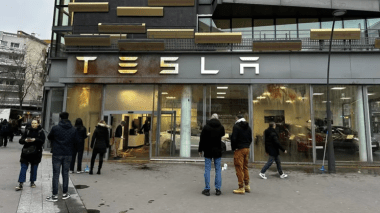 France: le siège de “Tesla” vandalisé!