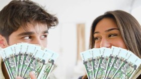 في 2025.. هل لا يزال المال يغير طبع الرجال والنساء؟
