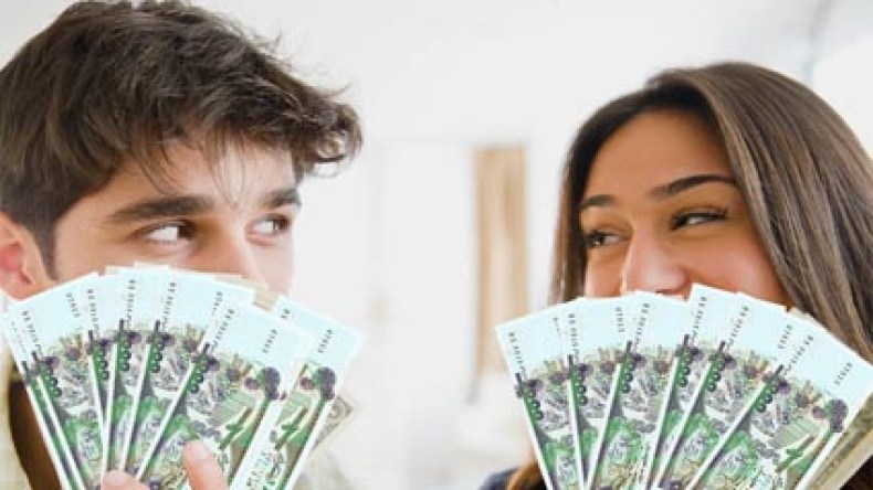 في 2025.. هل لا يزال المال يغير طبع الرجال والنساء؟