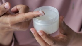 تعرّف على 9 استخدامات غير شائعة للفازلين