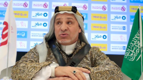 بالفيديو.. الجزائري نور الدين زكري يلفت الأنظار خلال مؤتمر صحفي