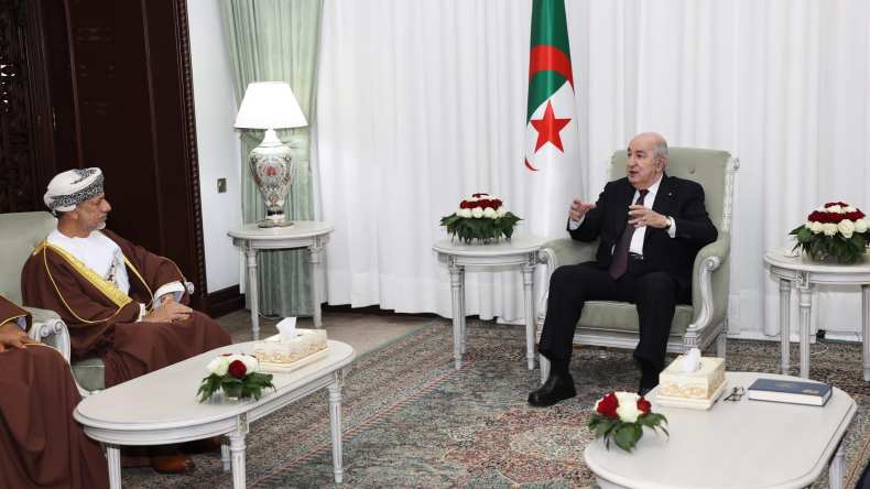 الرئيس تبون يستقبل رئيس جهاز الاستثمار العماني