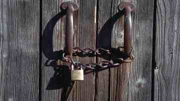 جائزة “أتعس فنان فوق الأرض”..!