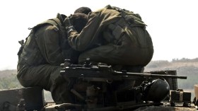 سقطت عليهم رافعة.. مقتل وإصابة 10 جنود صهاينة شمال غزة