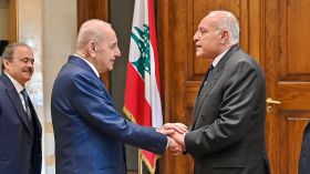 رئيس مجلس النواب اللبناني نبيه بري يستقبل الوزير عطاف